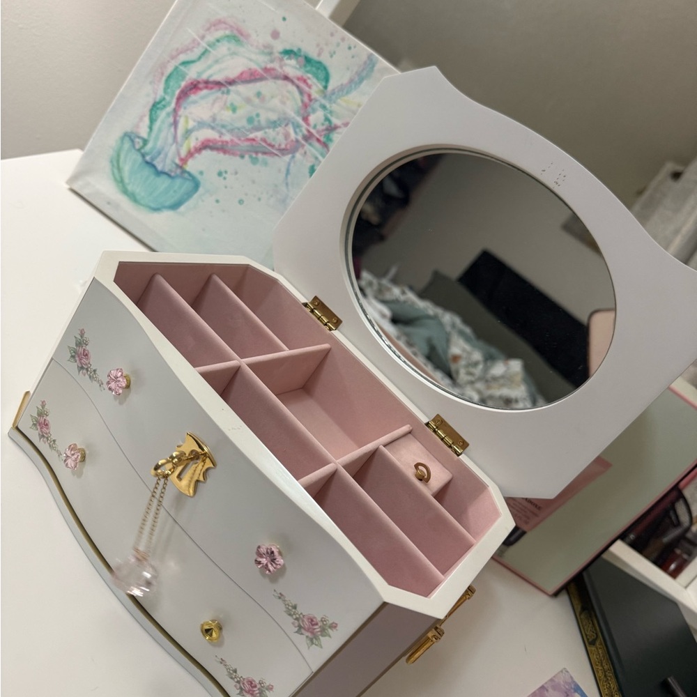 Elegant White Jewelry Box with Mirror